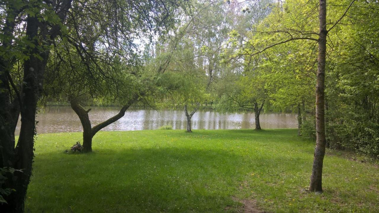 Gite Des Etangs De Beaulieu Le Plessis-Dorin Exterior photo
